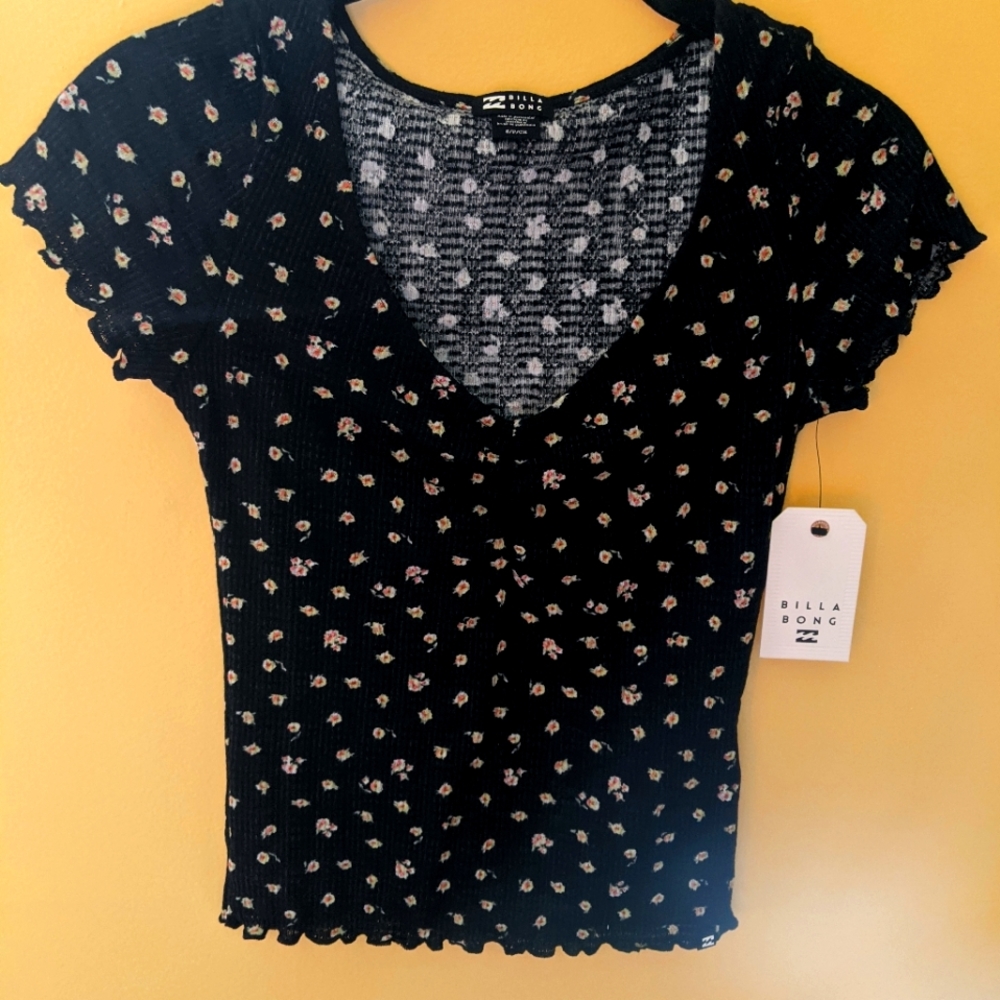 Billabong floral tee size small